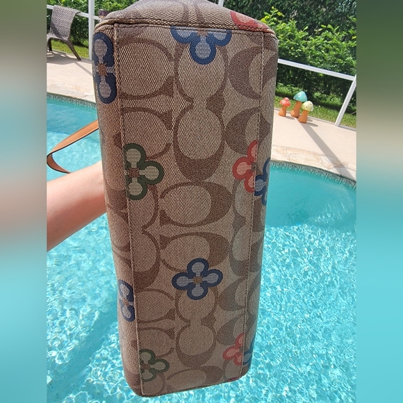 Coach Classic Peyton Clover Tote - Picture 10 of 15